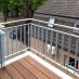Blick von einem Balkon mit Geländer und Edeklstahlhandlauf.