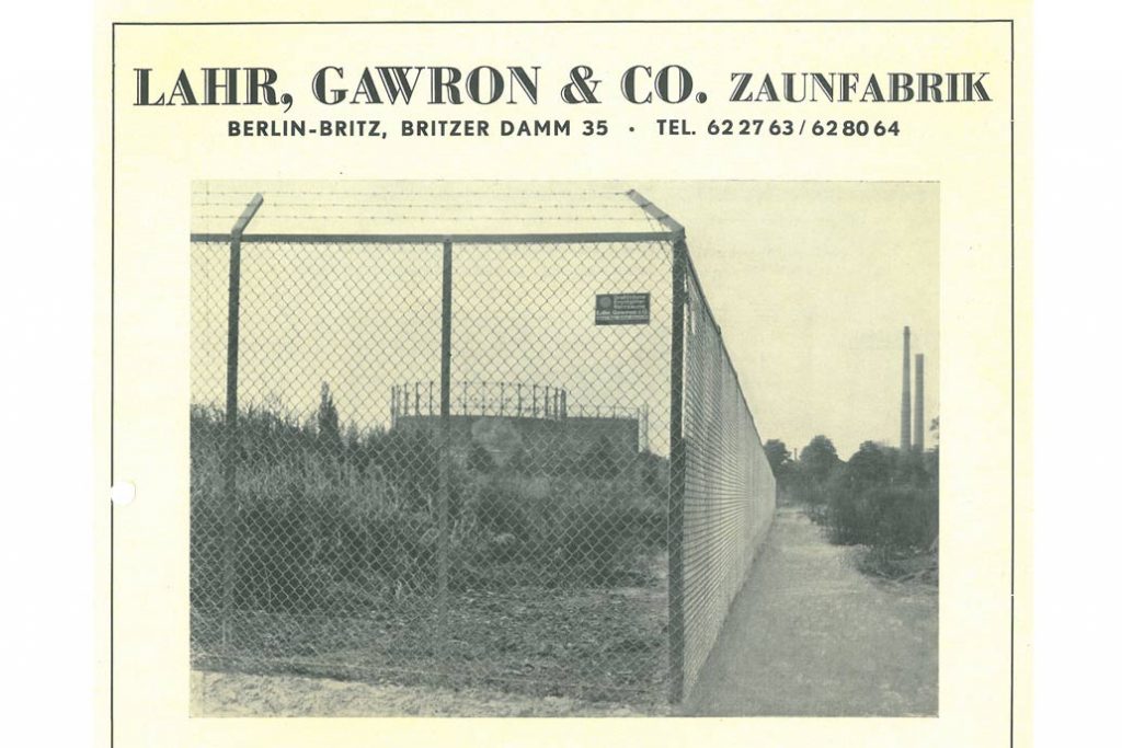 Teil einer Werbebroschüre mit dem Foto eines Maschendrahtzauns der Zaunfabrik Lahr, Gawron & Co. aus den 1930er Jahren in Berlin-Britz