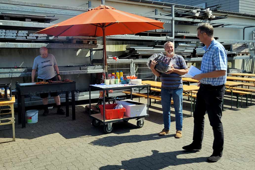 Abschied von unserem Projektleiter Wolfgang Kuttner in den Ruhestand mit Grillen bei bestem Sommerwetter. 